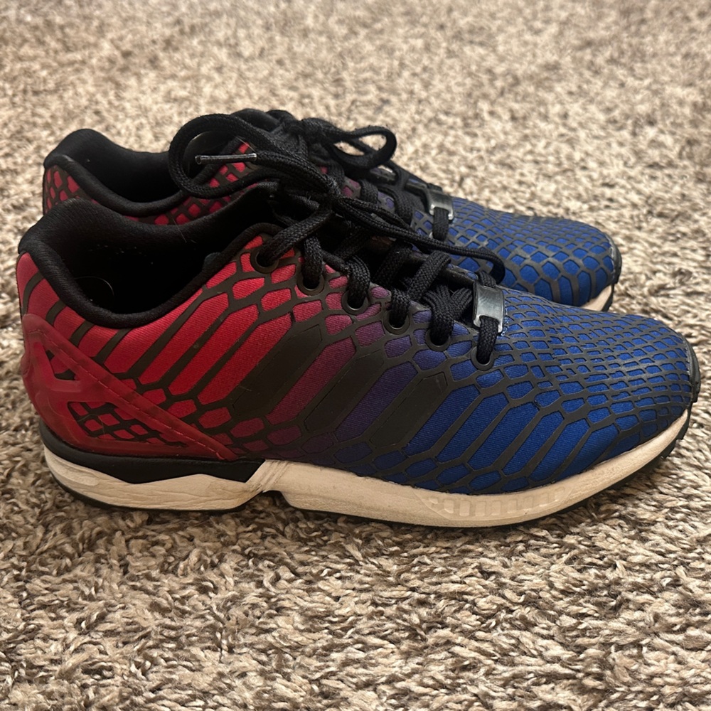 Adidas ZX Flux Women’s Gradient Red and Blue Shoes- 3D reflective surface.